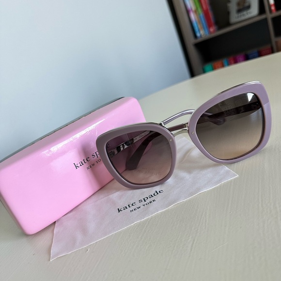 Kate Spade Sunglasses with polishing cloth and case - Picture 1 of 5